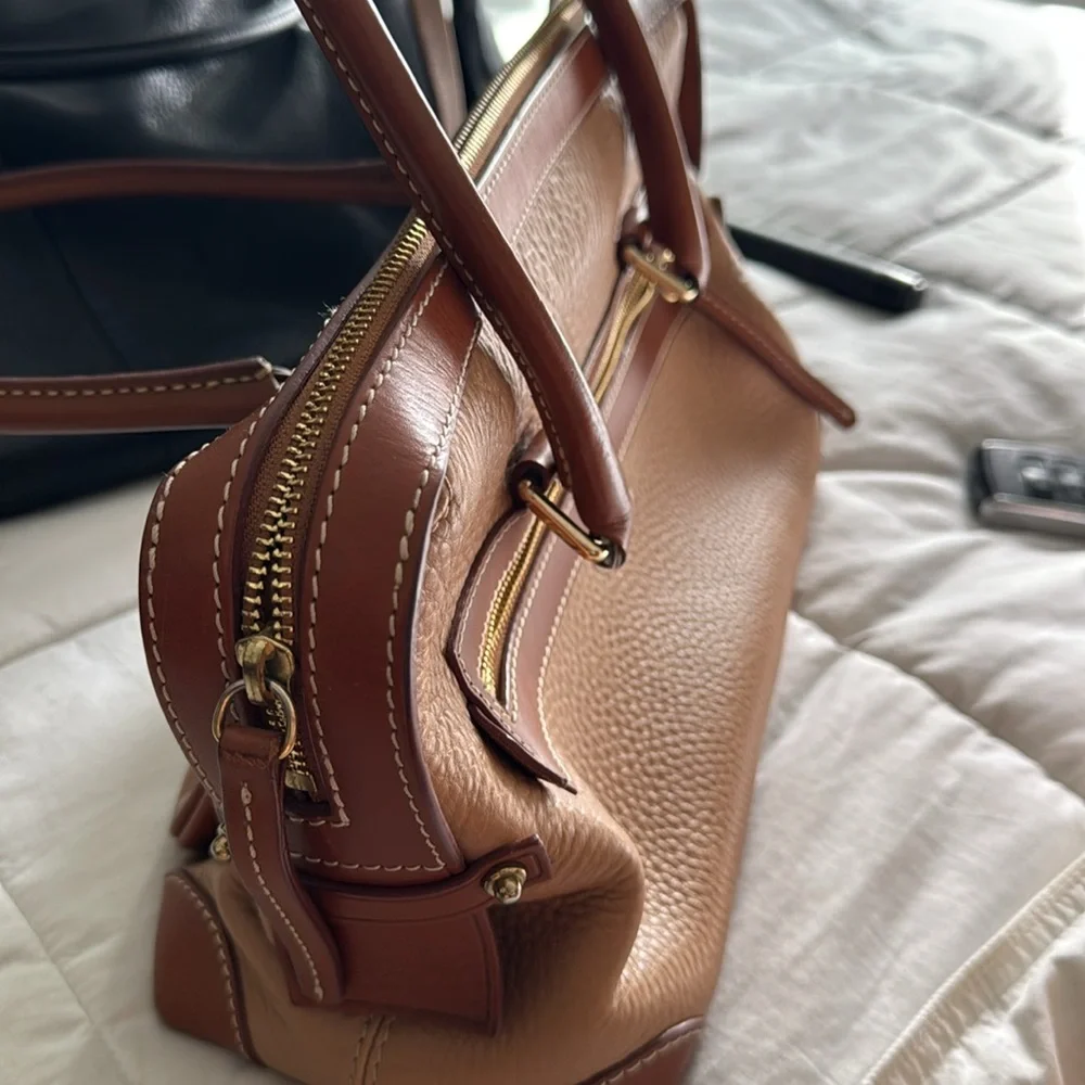 Dooney & Bourke All Weather Leather Bag excellent condition. - Picture 5 of 8